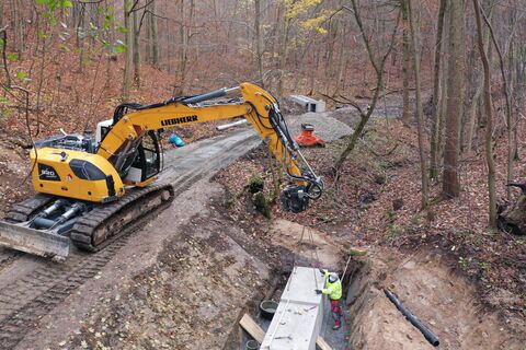 Baumaßnahmen für einen Durchlassbau des Hollenbachs